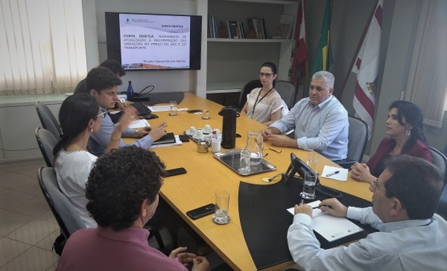 Agepar e Aresc trocam experiências na regulação dos serviços de saneamento e gás