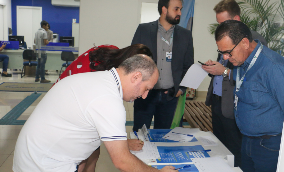 Agepar analisa regras para água e esgoto nas regiões Oeste e Noroeste do Estado