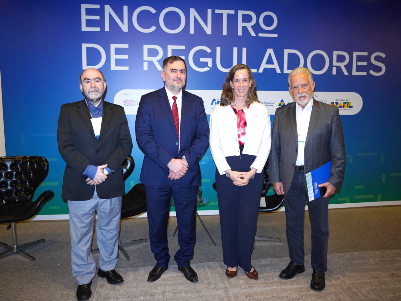Na foto: Diretor Administrativo Financeiro da Agepar, Marcelo Curado, Secretário de Competitividade e Política Regulatória do MDIC, Pedro Ivo Sebba Ramalho, Representante do BID no Brasil, Annette Bettina Killmer e o Diretor Presidente da Agepar, Rubens Bueno.