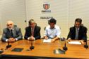 Governador Beto Richa acompanhado pelos, Secretário Chefe de Gabinete, Deonilson Roldo, Secretário de Infraestrutura e Logística, José Richa Filho, Diretor-Presidente da Agência, Antonio José Correia Ribas e o Diretor Mauricio Sá de Ferrante, assina o decreto que regulamenta a Agência Reguladora de Serviços Públicos Delegados de Infraestrutura do Paraná.Curitiba, 20/12/2012Foto: ANPr