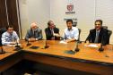 Governador Beto Richa acompanhado pelos, Secretário Chefe de Gabinete, Deonilson Roldo, Secretário de Infraestrutura e Logística, José Richa Filho, Diretor-Presidente da Agência, Antonio José Correia Ribas e o Diretor Mauricio Sá de Ferrante, assina o decreto que regulamenta a Agência Reguladora de Serviços Públicos Delegados de Infraestrutura do Paraná.Curitiba, 20/12/2012Foto: ANPr