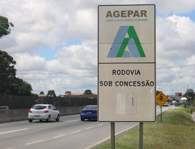 Placa da Agepar em rodovia