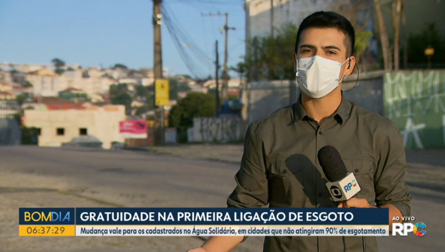 Repórter explicando a isenção