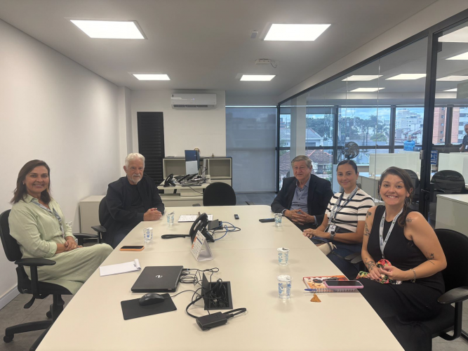 Agepar recebe Renato Adur