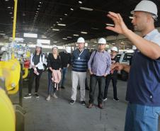 Diretores e servidores da Agepar em visita técnica à Compagas
