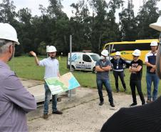 Diretores e servidores da Agepar em visita técnica à Compagas