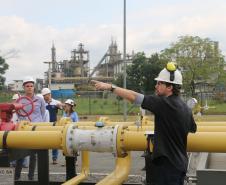 Diretores e servidores da Agepar em visita técnica à Compagas