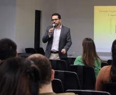 Professor da FGV ministra palestra sobre estudo em que a Agepar aparece como melhor colocada entre as agências reguladoras estaduais do país
