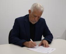 Novo Diretor-presidente da Agepar, Rubens Bueno assina termo de posse