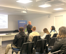 Dia D da Saúde: Servidores da Agepar tem palestra sobre importância da qualidade de vida e prevenção de lesões no cotidiano corporativo 