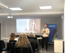 Dia D da Saúde: Servidores da Agepar tem palestra sobre importância da qualidade de vida e prevenção de lesões no cotidiano corporativo 