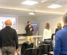 Dia D da Saúde: Servidores da Agepar tem palestra sobre importância da qualidade de vida e prevenção de lesões no cotidiano corporativo 