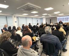 Dia D da Saúde: Servidores da Agepar tem palestra sobre importância da qualidade de vida e prevenção de lesões no cotidiano corporativo 