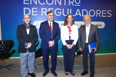 Na foto: Diretor Administrativo Financeiro da Agepar, Marcelo Curado, Secretário de Competitividade e Política Regulatória do MDIC, Pedro Ivo Sebba Ramalho, Representante do BID no Brasil, Annette Bettina Killmer e o Diretor Presidente da Agepar, Rubens Bueno.