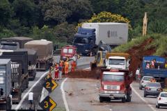 A Agepar, preocupada com a segurança dos motoristas e, levando em consideração os índices de acidentes e as constantes obras de manutenção nas rodovias reguladas pela agência, expediu uma resolução normativa que estabelece a uniformização da sinalização de obras, de serviços de conservação e em casos de situações de emergência, das rodovias concessionadas sob circunscrição do Departamento de Estradas de Rodagem do Paraná (DER). 