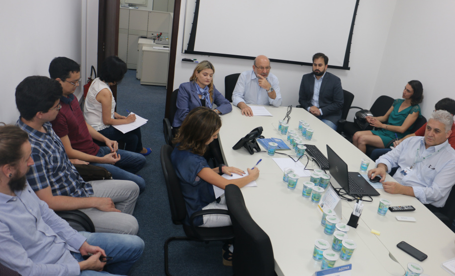 Aprovados no concurso público participam de reunião na Agepar