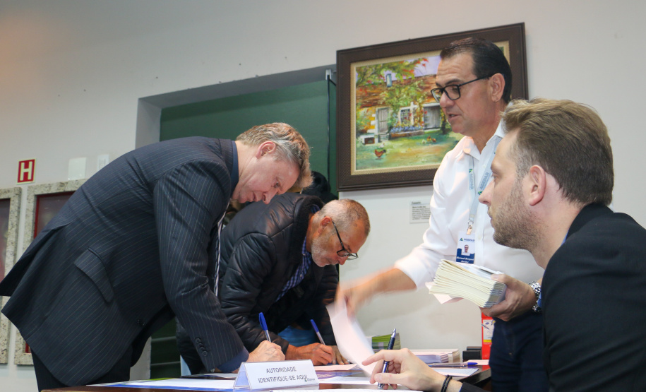 Agepar debate regras para água e esgoto em Santo Antônio da Platina e Ponta Grossa