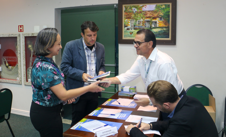 Agepar debate regras para água e esgoto em Santo Antônio da Platina e Ponta Grossa