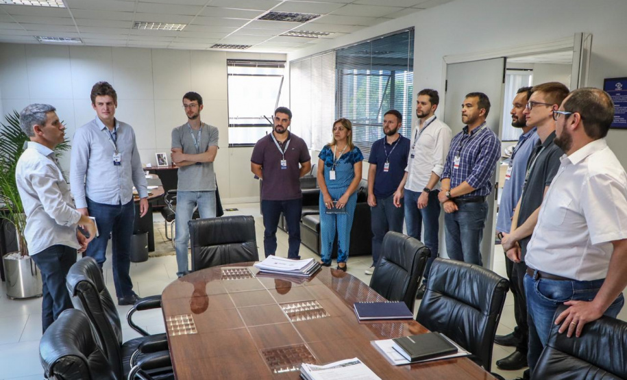 Estiveram presentes a Diretoria de Relações Institucionais e de Ouvidoria (DRIO) e as gerências de Fiscalização e Qualidade de Serviços (GFQS), de Regulação Econômica Financeira (GREF), Econômica Financeira (GEFI) e Jurídica (GJUR). A equipe foi recebida pelo diretor-presidente da Comec, Gilson de Jesus dos Santos, pelo diretor de transportes, Wilianson Alves Correa e pela advogada Jucelia do Rocio Baron.