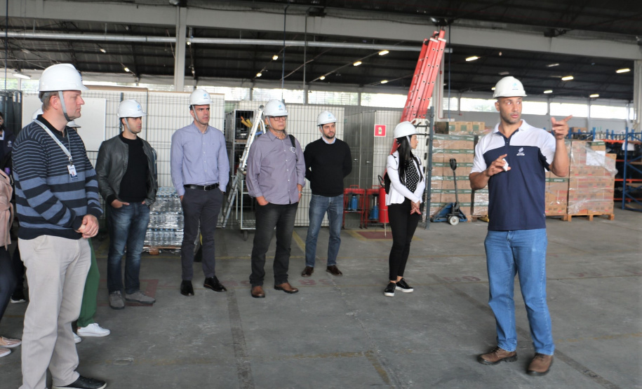 Diretores e servidores da Agepar em visita técnica à Compagas