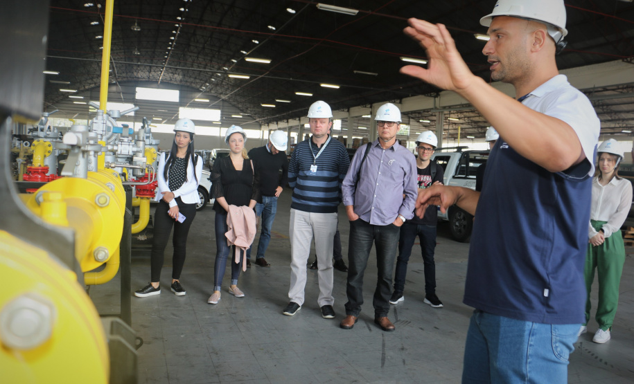 Diretores e servidores da Agepar em visita técnica à Compagas