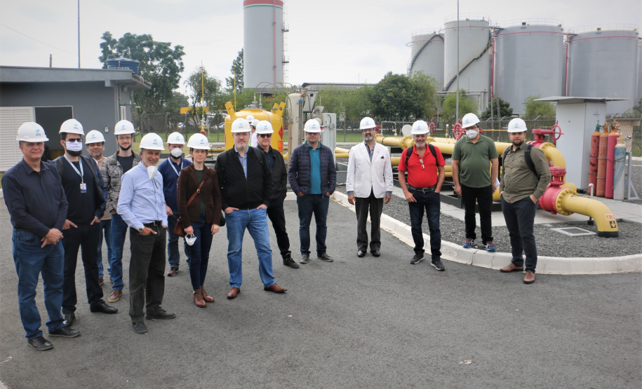 Diretores e servidores da Agepar em visita técnica à Compagas