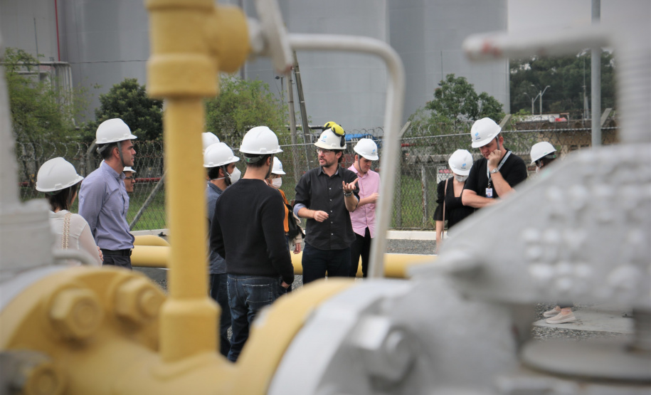 Diretores e servidores da Agepar em visita técnica à Compagas