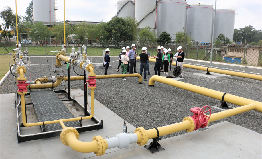 Diretores e servidores da Agepar em visita técnica à Compagas