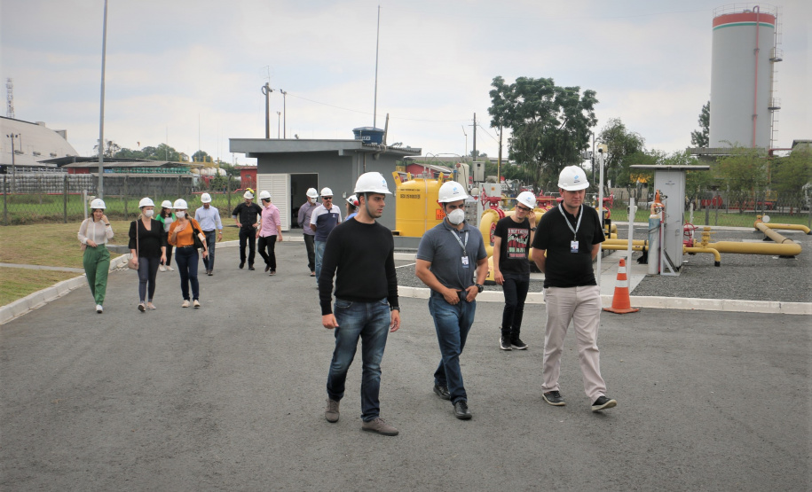 Diretores e servidores da Agepar em visita técnica à Compagas