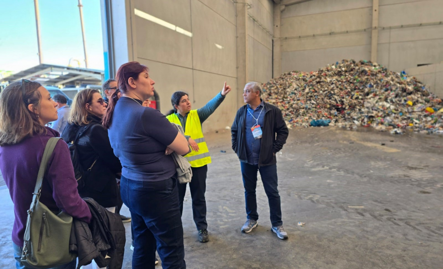 Agepar reforça compromisso com melhorias na gestão de resíduos sólidos por meio de participação em evento internacional