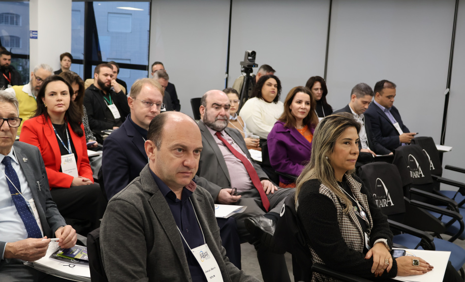 Especialistas de todo o país discutem as particularidades e o futuro da regulação de serviços públicos, em evento na Agepar
