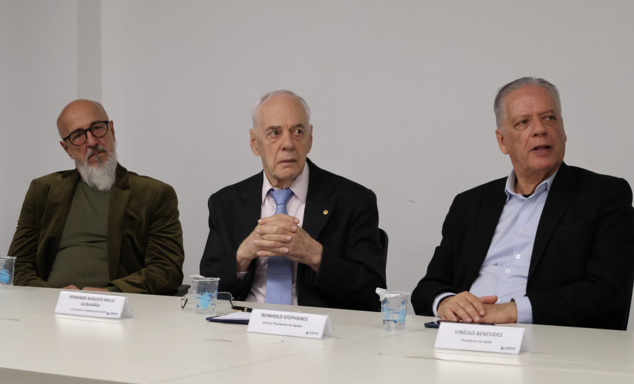 Especialistas de todo o país discutem as particularidades e o futuro da regulação de serviços públicos, em evento na Agepar