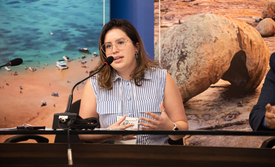 Servidoras da Agepar fazem palestras sobre Saneamento e Comunicação em evento da Abar