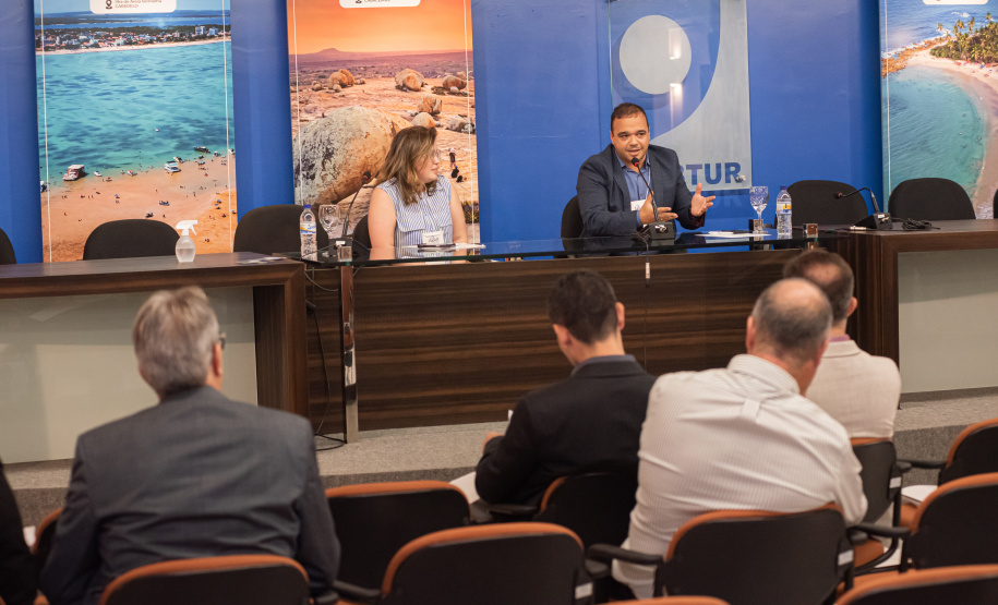 Servidoras da Agepar fazem palestras sobre Saneamento e Comunicação em evento da Abar
