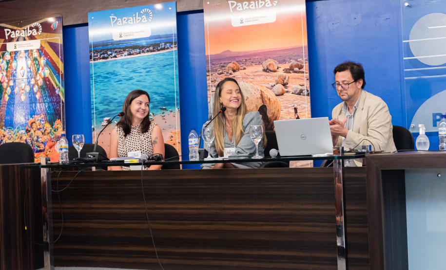 Servidoras da Agepar fazem palestras sobre Saneamento e Comunicação em evento da Abar