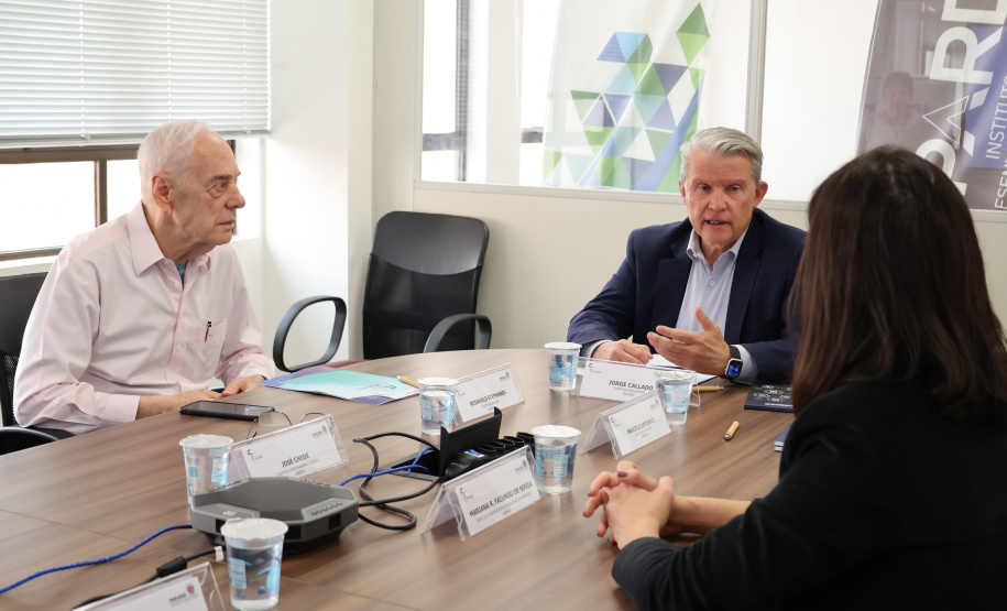 Agepar e Ipardes firmam parceria para promover melhorias na qualidade de serviços públicos regulados