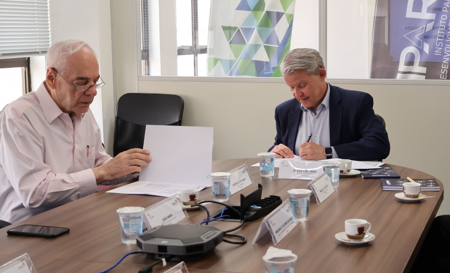 Agepar e Ipardes firmam parceria para promover melhorias na qualidade de serviços públicos regulados