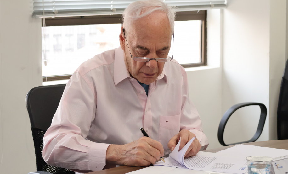 Agepar e Ipardes firmam parceria para promover melhorias na qualidade de serviços públicos regulados