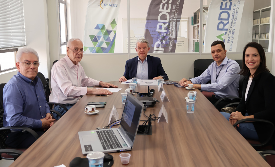 Agepar e Ipardes firmam parceria para promover melhorias na qualidade de serviços públicos regulados