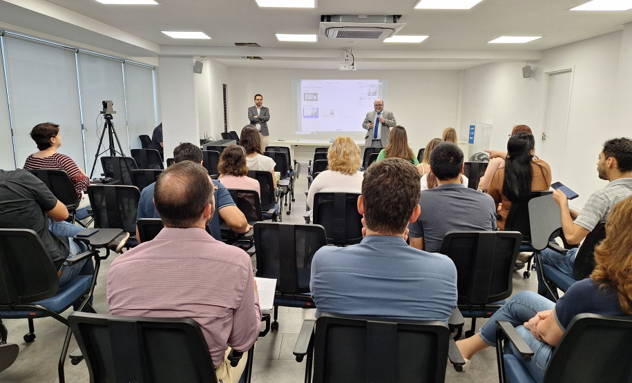 Professor da FGV ministra palestra sobre estudo em que a Agepar aparece como melhor colocada entre as agências reguladoras estaduais do país