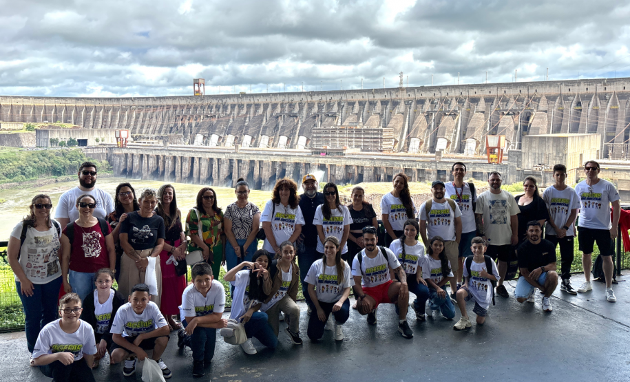 Agepar na Escola: Alunos e Professores premiados visitam Itaipu
