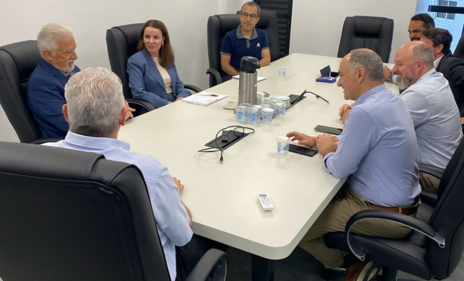 Representantes da Renault visitam Agepar