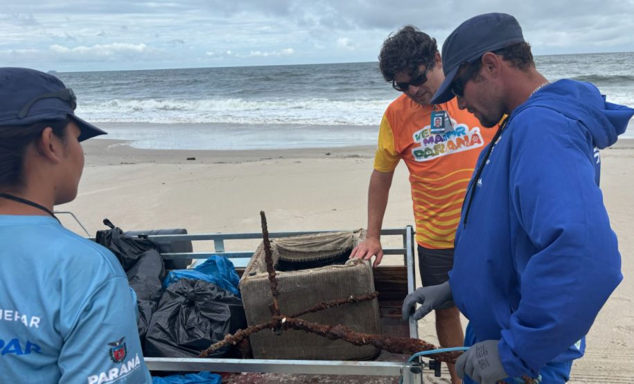 Agepar acompanha limpeza das praias durante o Verão Maior Paraná