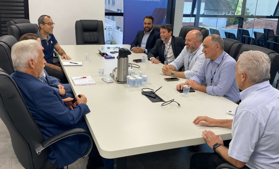 Representantes da Renault visitam Agepar