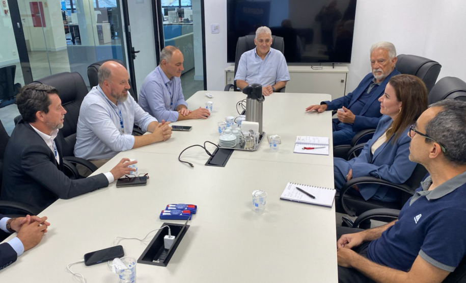 Representantes da Renault visitam Agepar