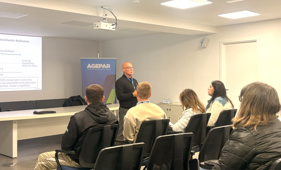 Dia D da Saúde: Servidores da Agepar tem palestra sobre importância da qualidade de vida e prevenção de lesões no cotidiano corporativo