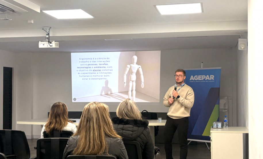 Dia D da Saúde: Servidores da Agepar tem palestra sobre importância da qualidade de vida e prevenção de lesões no cotidiano corporativo