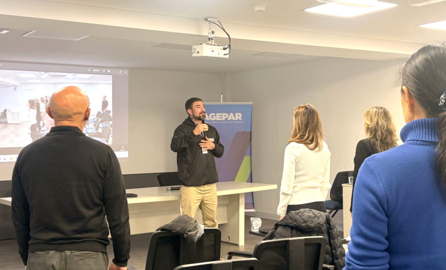 Dia D da Saúde: Servidores da Agepar tem palestra sobre importância da qualidade de vida e prevenção de lesões no cotidiano corporativo