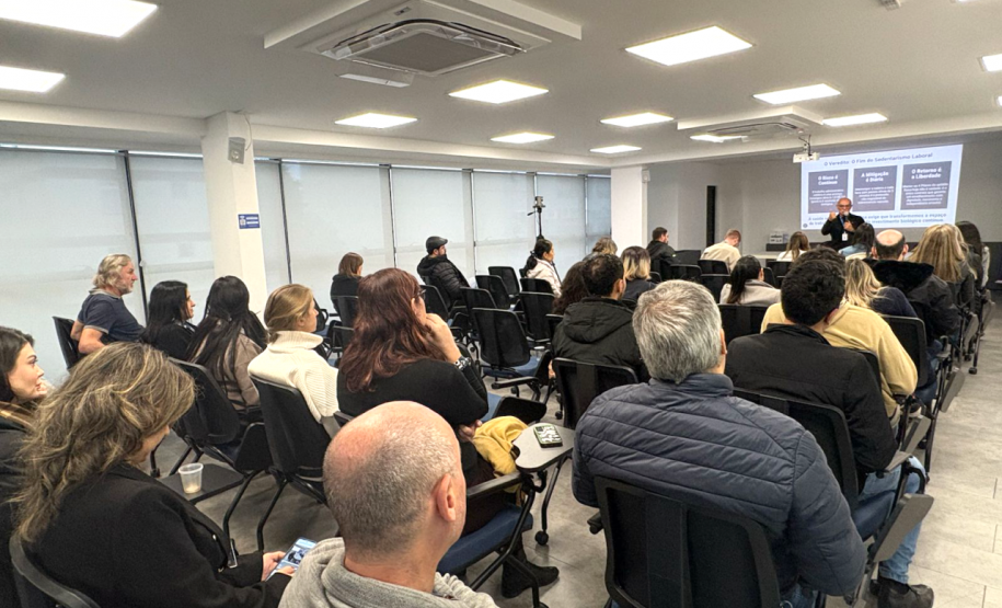 Dia D da Saúde: Servidores da Agepar tem palestra sobre importância da qualidade de vida e prevenção de lesões no cotidiano corporativo
