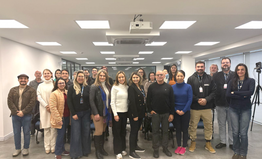 Dia D da Saúde: Servidores da Agepar tem palestra sobre importância da qualidade de vida e prevenção de lesões no cotidiano corporativo